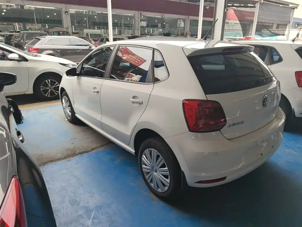Volkswagen Polo 2016 1.6L Automatic Comfort фото 5