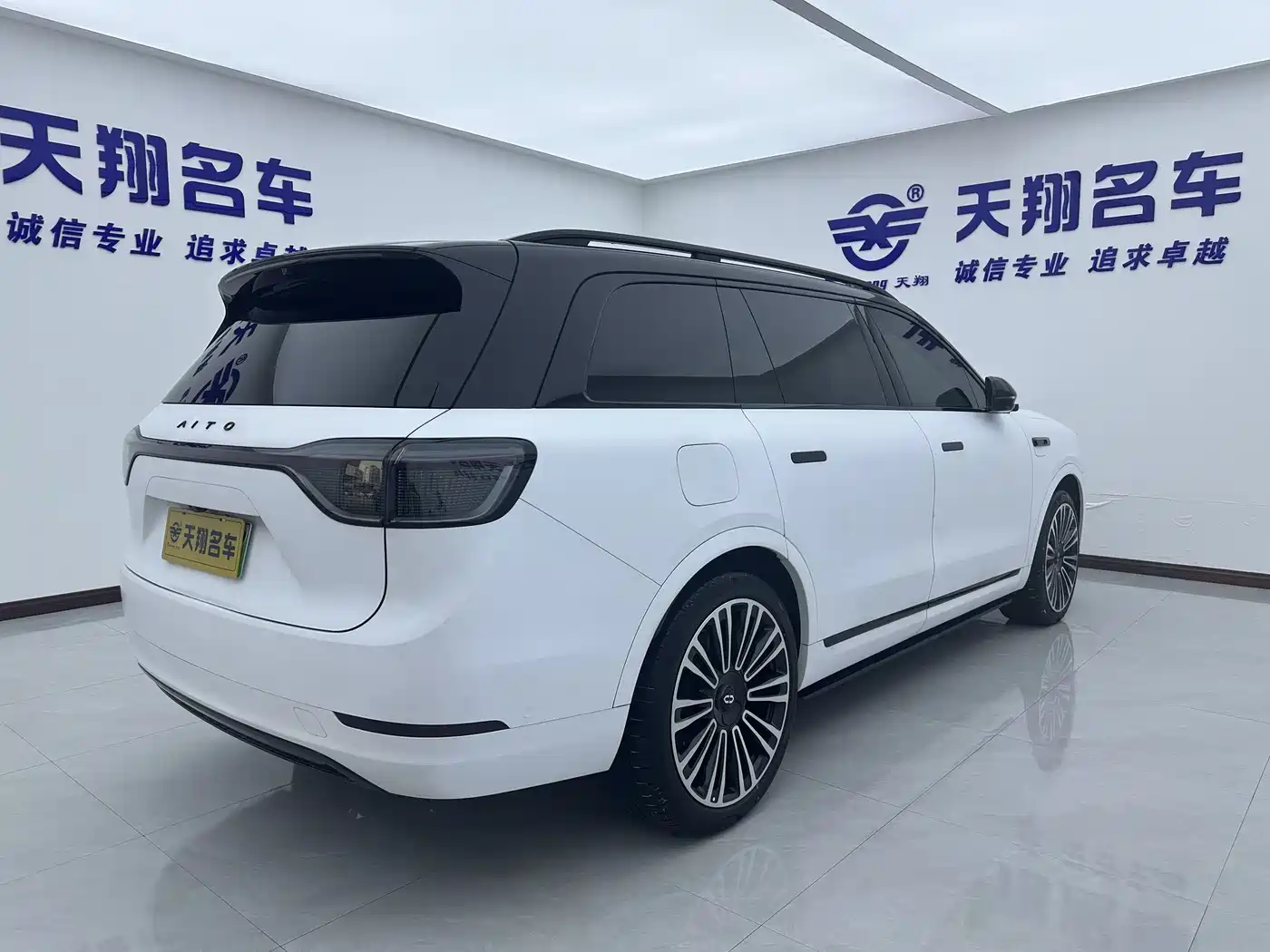 AITO Wenjie AITO M9 2024 Extended Range Ultra 42kWh 6-Seater фото 32