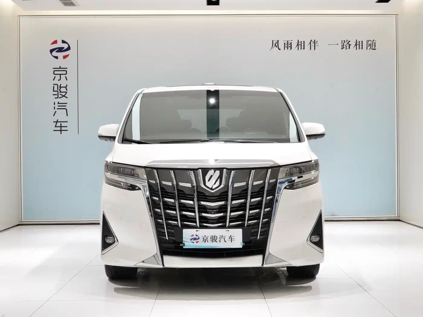 Toyota Alphard 2021 Hybrid 2.5L Premium фото 2