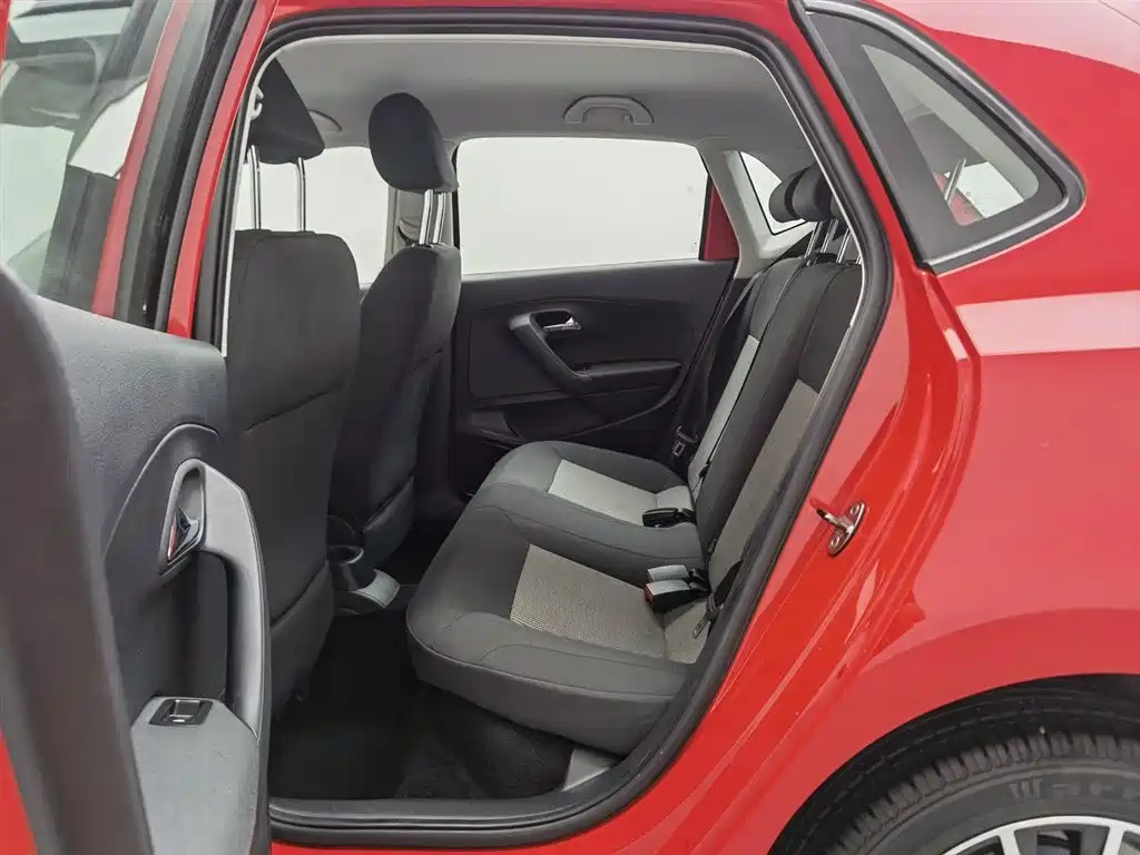 Volkswagen Polo 2016 1.4L Automatic Trend фото 15