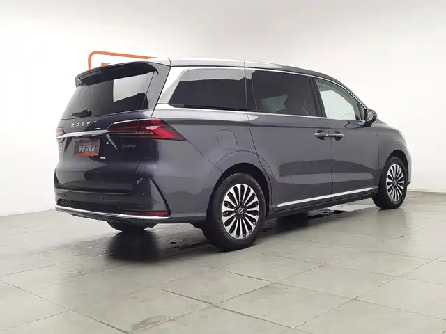 Roewe iMAX8 EV 2026 1.5T DMH High-End Edition — фото 2