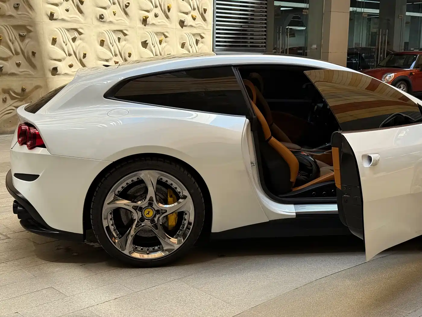 Ferrari GTC4Lusso 2018 2017 3.9T V8