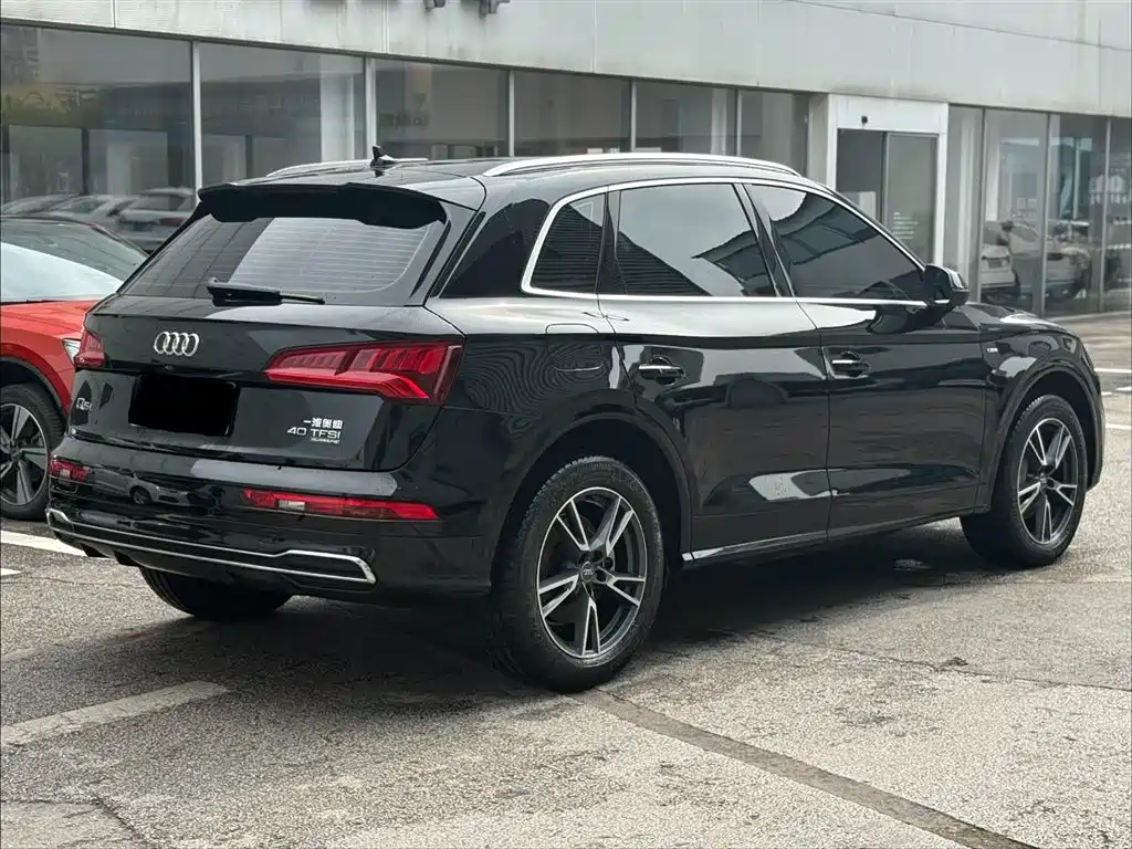 Audi Q5L 2020 Facelift 40 TFSI Honor Fashion фото 5