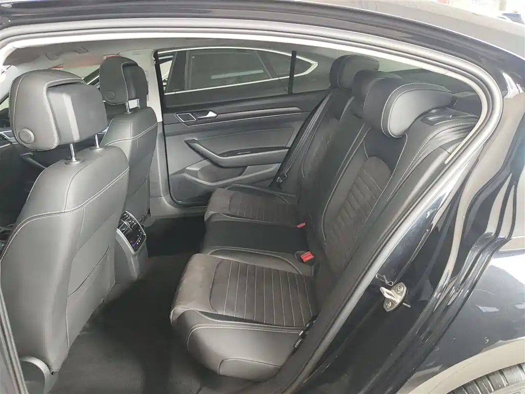 Volkswagen Magotan 2020 330TSI DSG Luxury фото 17