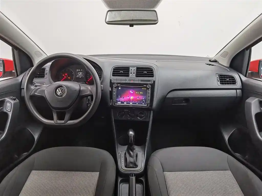 Volkswagen Polo 2016 1.4L Automatic Trend фото 5