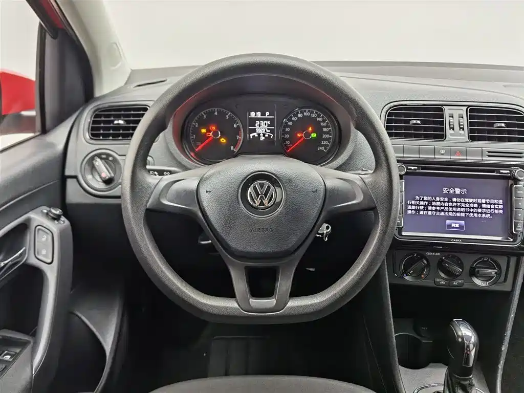Volkswagen Polo 2016 1.4L Automatic Trend фото 11