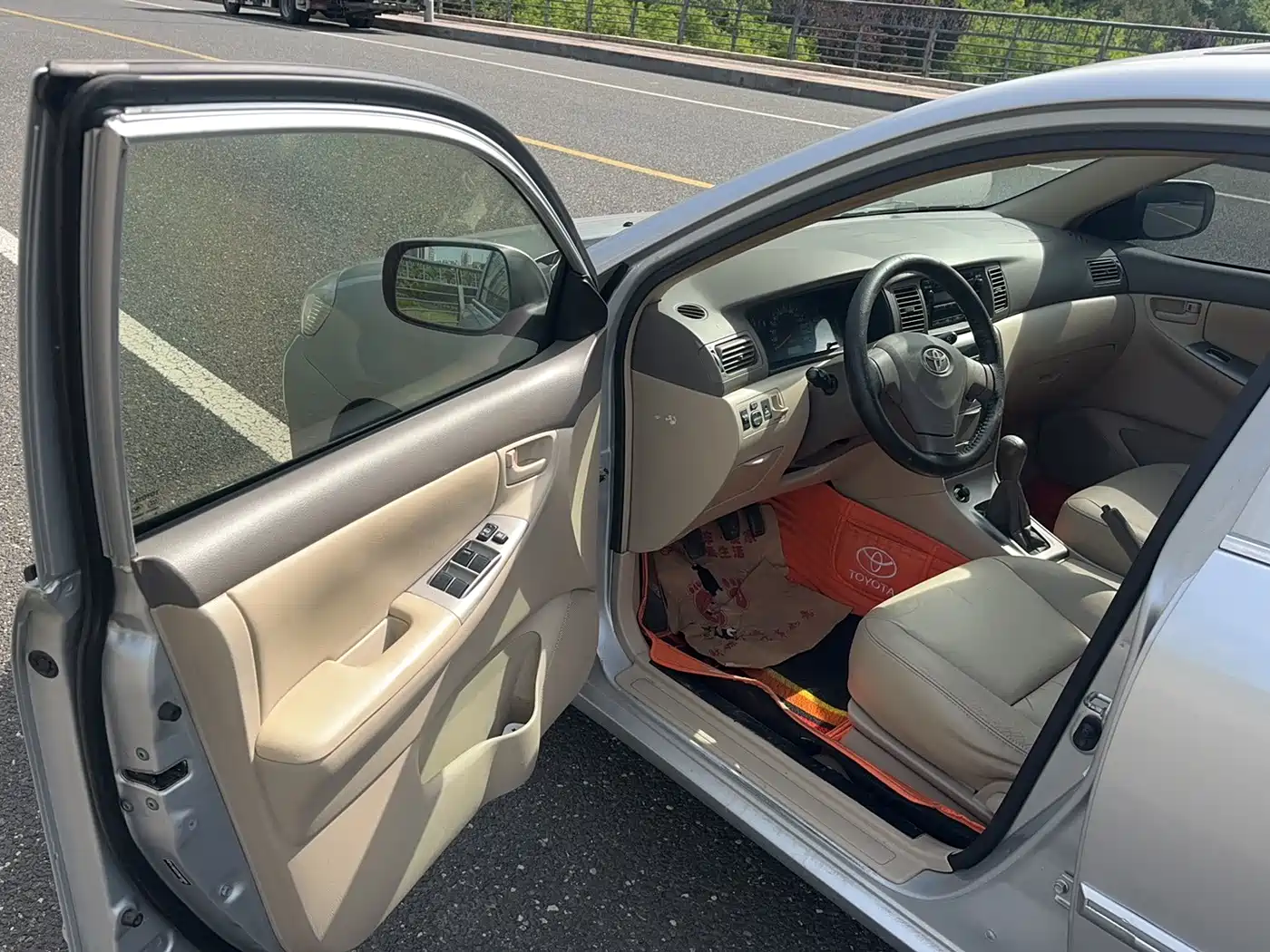 Toyota Corolla 2011 1.6L Manual Luxury Edition фото 14
