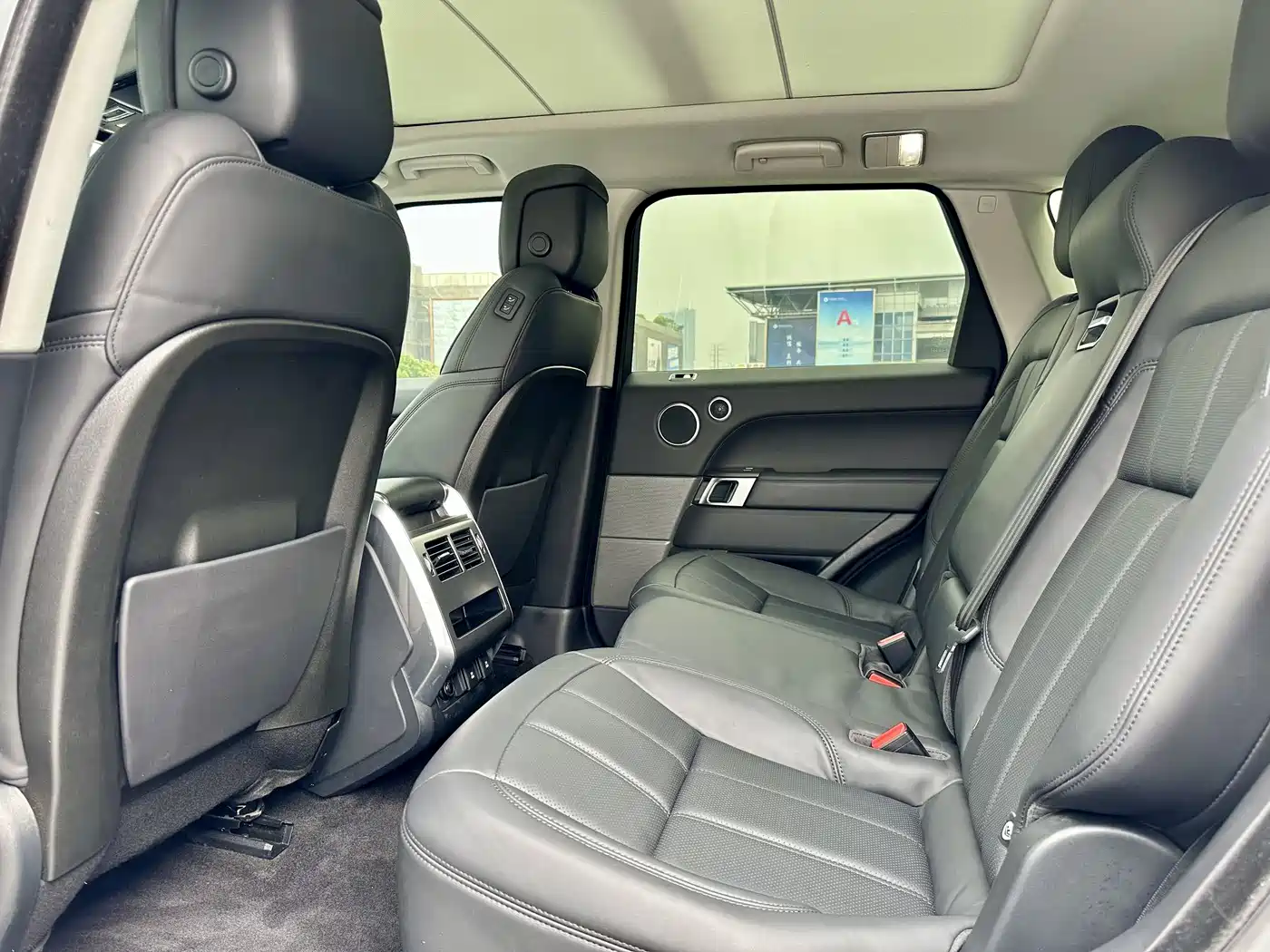 Land Rover Range Rover Sport 2019 3.0 SC V6 Special Edition фото 8