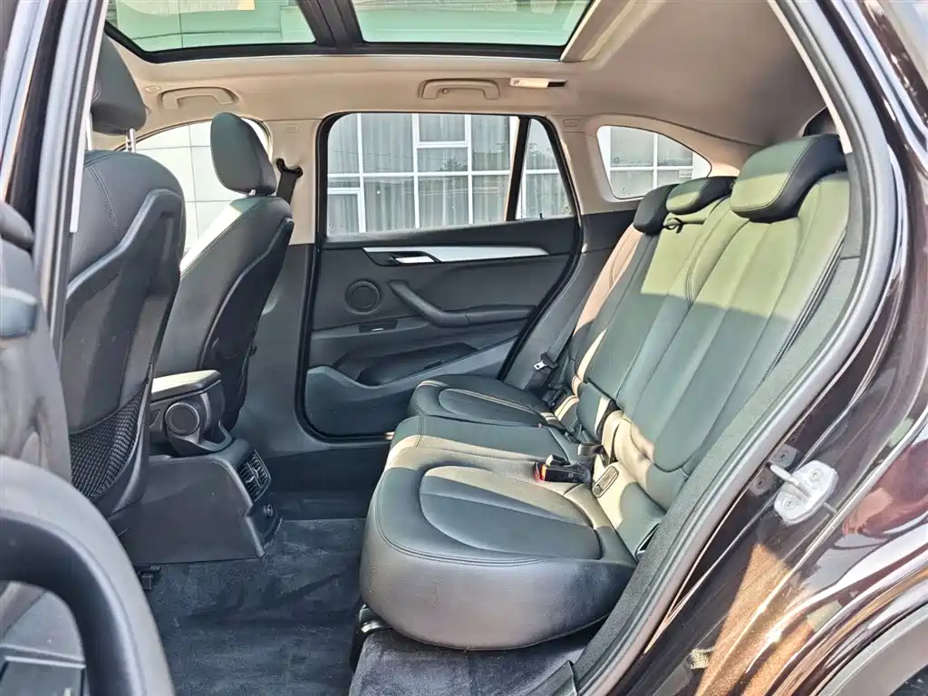 BMW X1 2018 sDrive20Li Leading Model фото 24