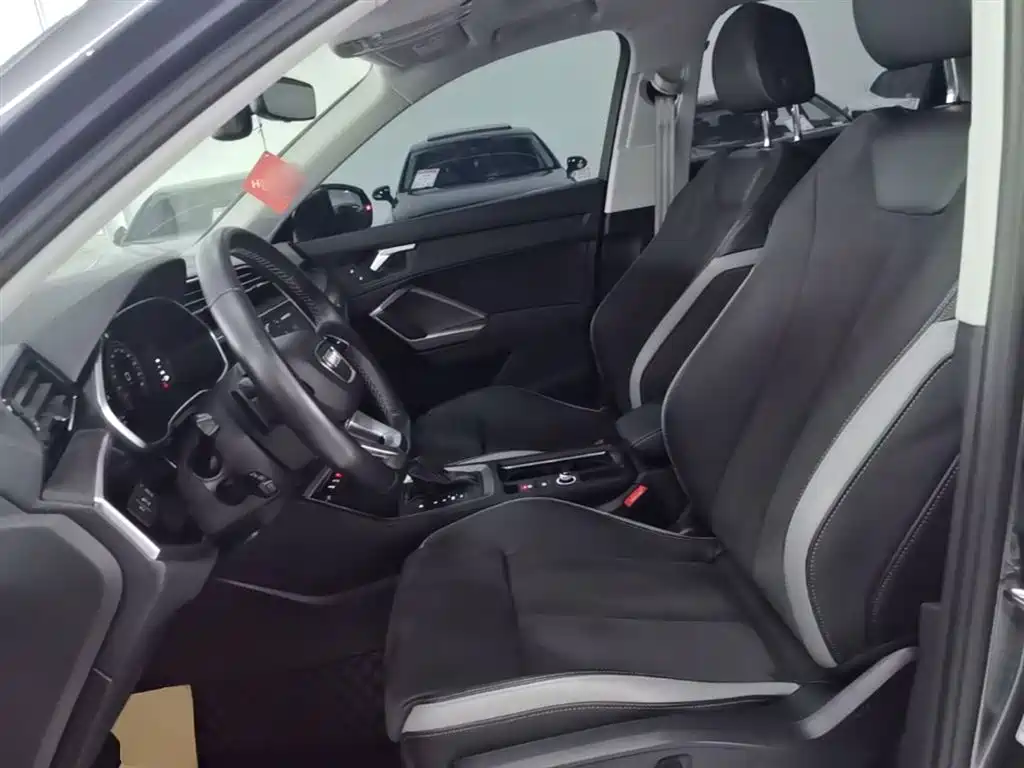 Audi Q3 2023 35 TFSI Fashion Dynamic Model (1.5T) фото 15