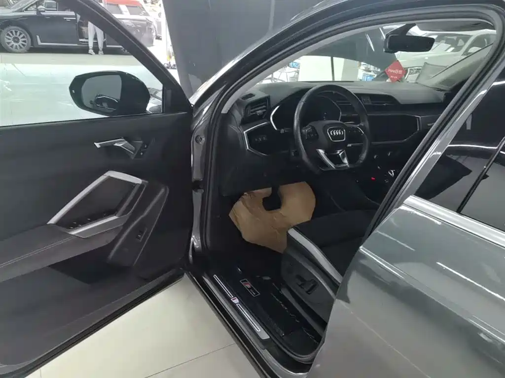 Audi Q3 2023 35 TFSI Fashion Dynamic Model (1.5T) фото 16