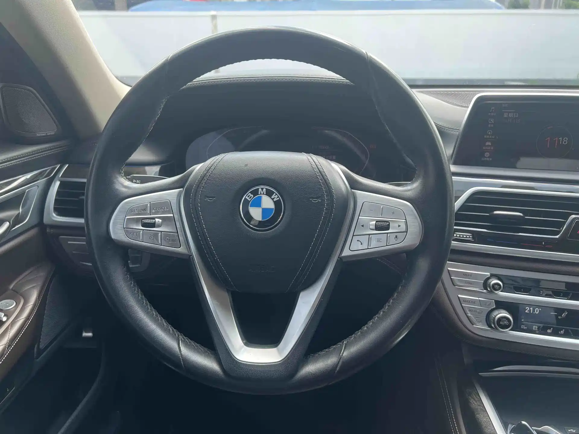 Photo 9 - BMW 7 Series
