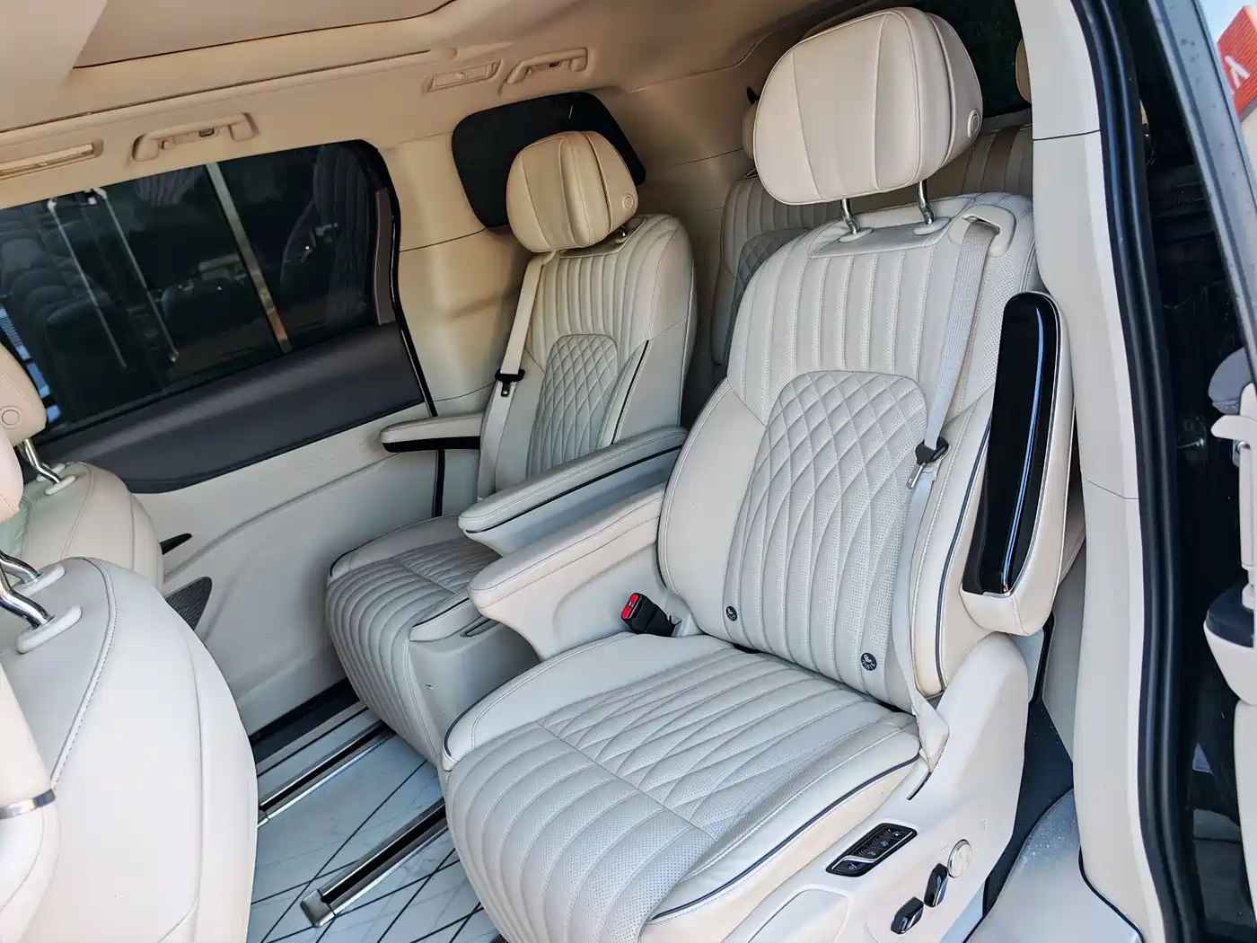 Voyah Auto Voyah Dreamer 2022 Low-carbon Dream+Smart Package фото 10
