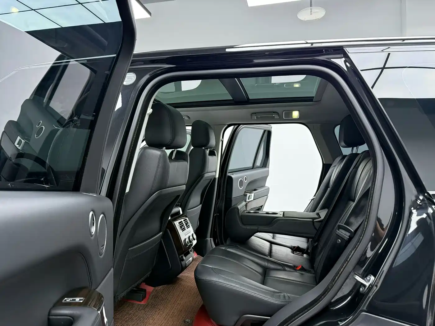 Land Rover Range Rover фото 8