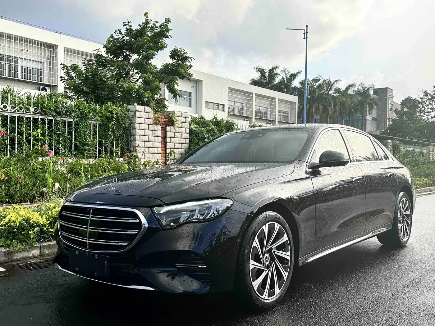 Mercedes-Benz E-Class 2024 Model E 300 L Luxury фото 2