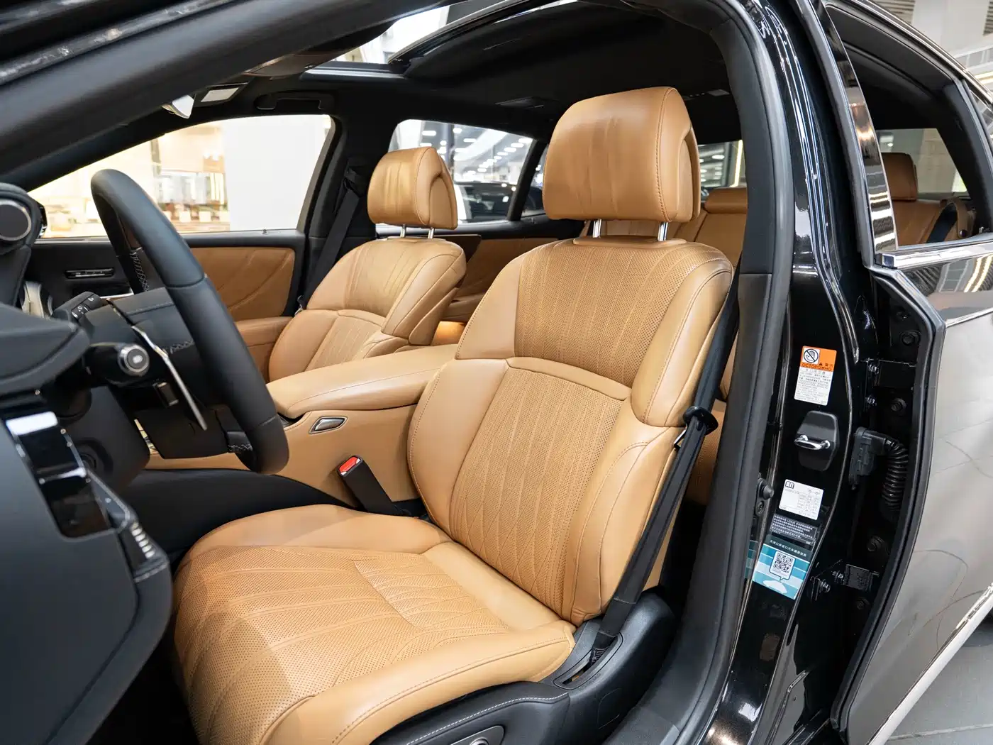 Фото 11 - Lexus LS