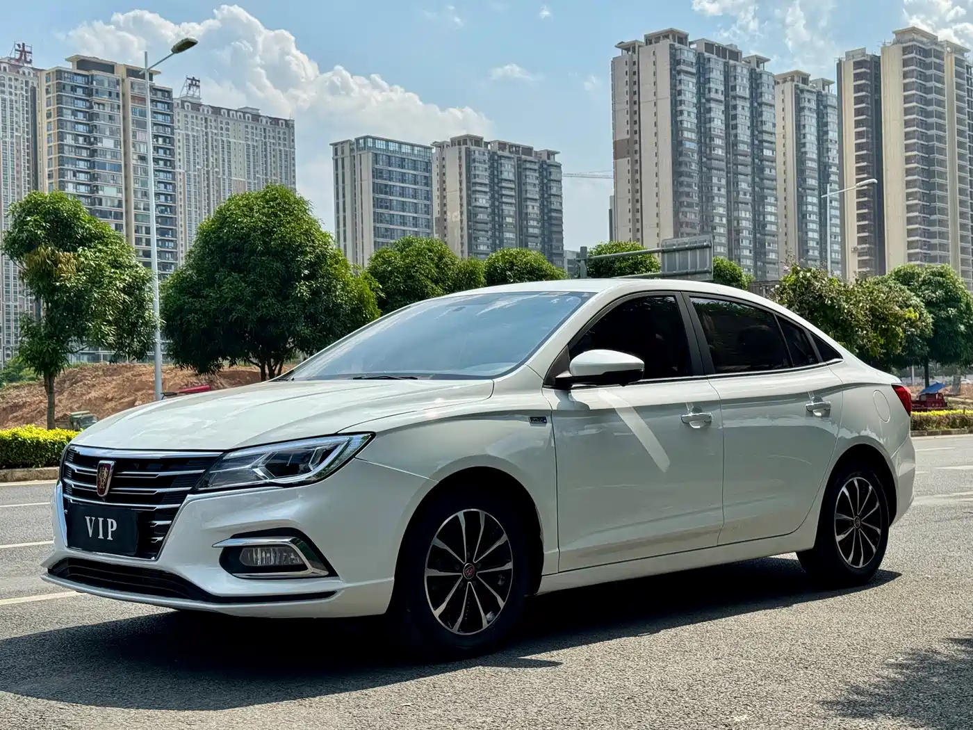 Roewe i5 2019 2020 1.5L Automatic 4G Connected Premium Flagship Edition