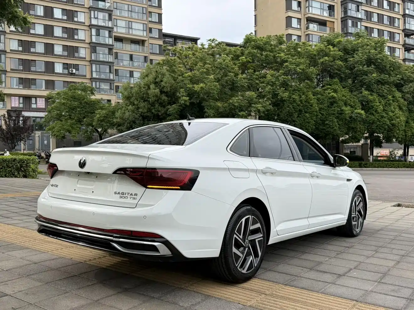 Volkswagen Sagitar 2023 300TSI DSG Surpassing Edition фото 9