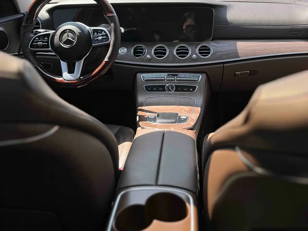 Mercedes-Benz E-Class 2019 E 300 L Fashion фото 9