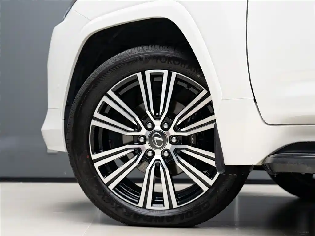 Lexus LX 2025 700h Boundary Edition фото 6