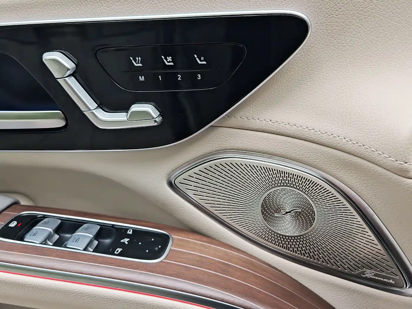 Mercedes-Benz EQS SUV 2023 450 4MATIC Pioneer Edition фото 20