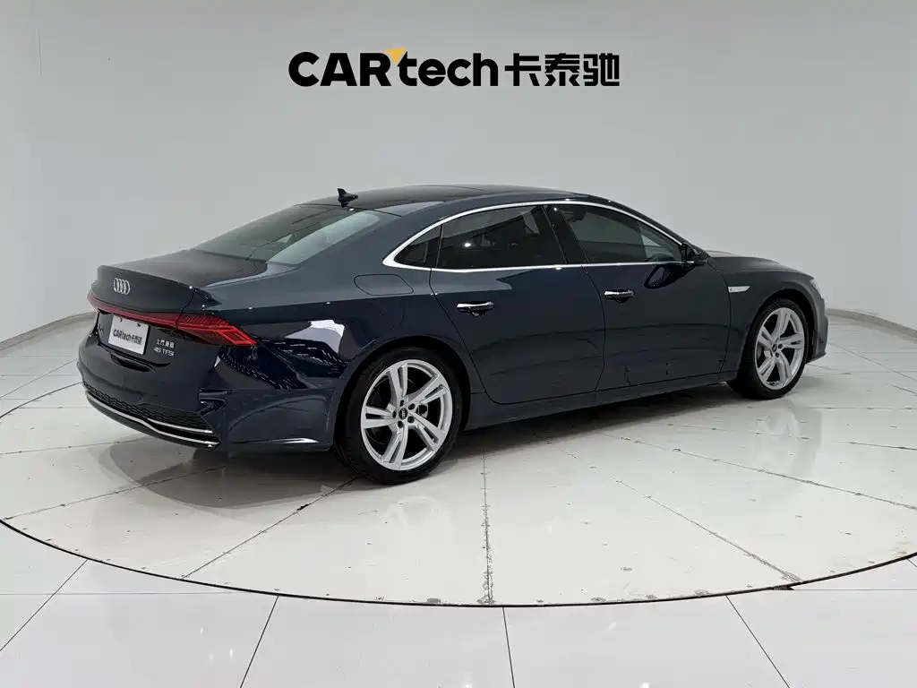 Фото 5 - Audi A7L