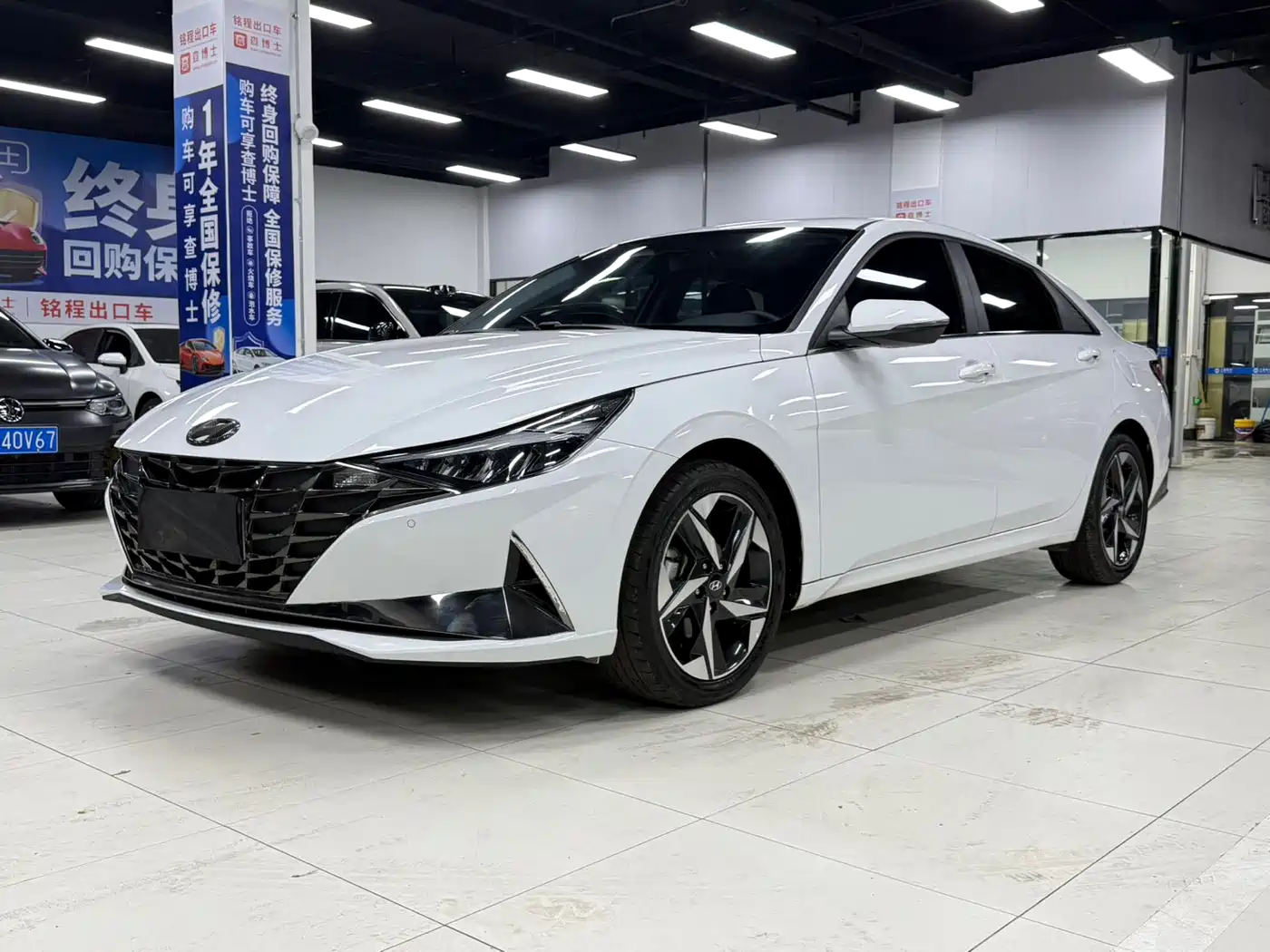 Hyundai Elantra 2022 1.5L CVT LUX Premium Edition