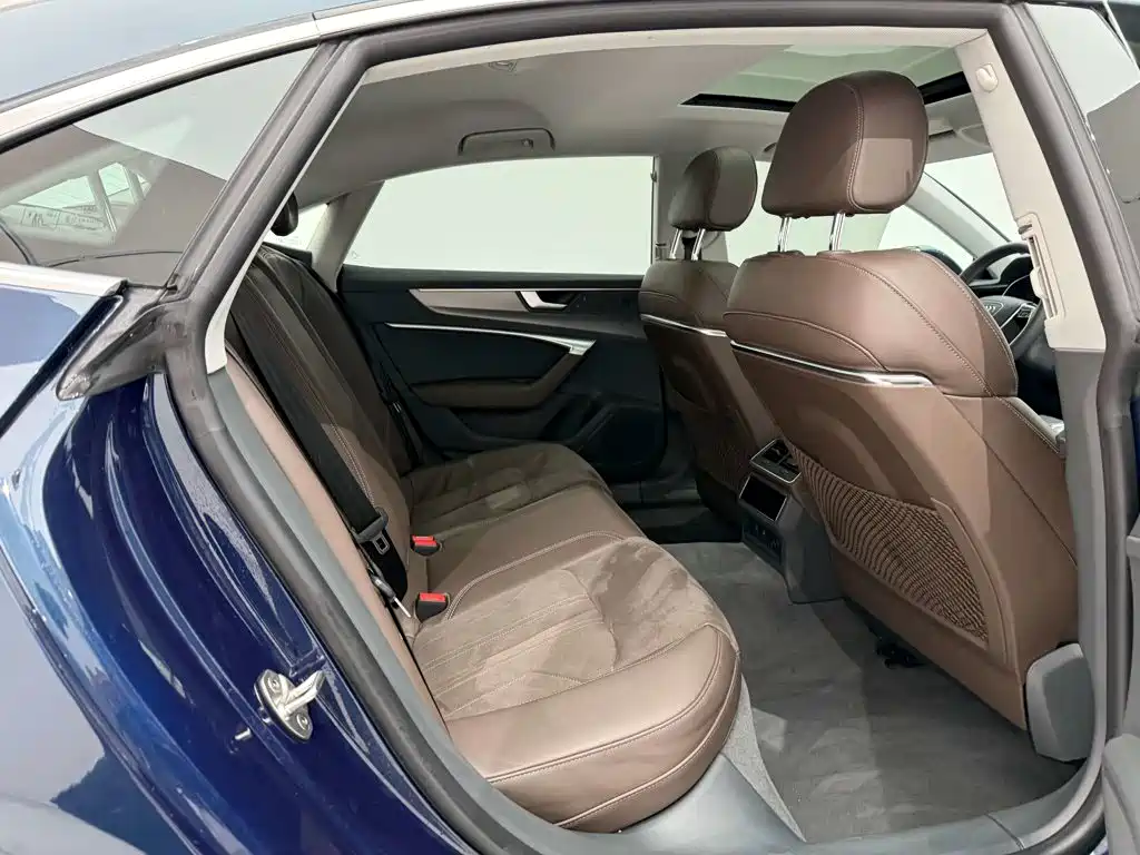 Фото 23 - Audi A7L