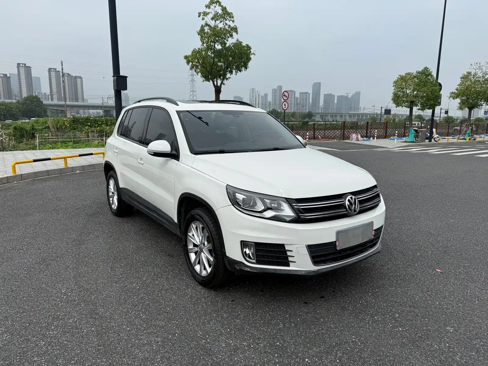 صورة 2 - Volkswagen Tiguan
