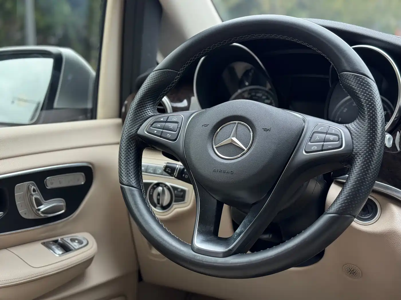 Mercedes-Benz V-Class 2016 V 260 Premium Edition фото 16