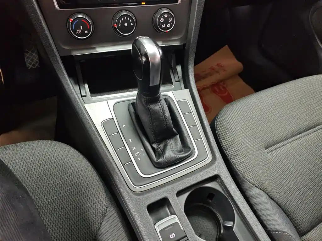 Volkswagen Golf 2016 230TSI Automatic Comfort фото 14