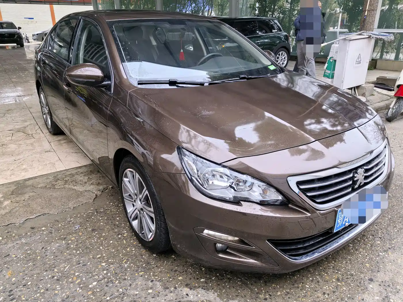 PEUGEOT 408