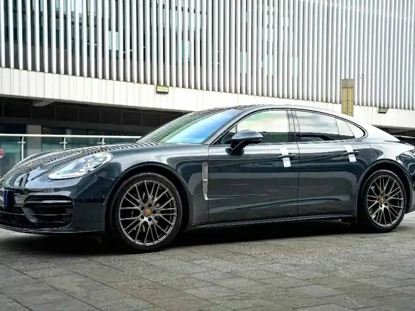 Фото 1 - Porsche Panamera