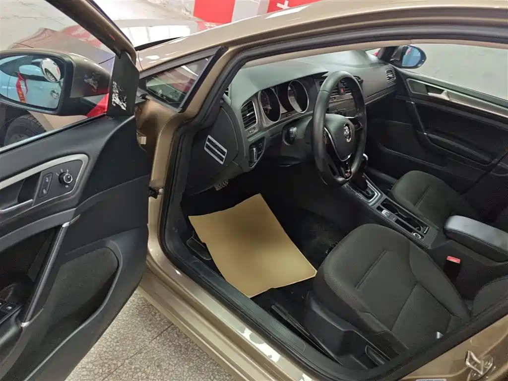 Volkswagen Golf 2016 230TSI Automatic Comfort фото 16