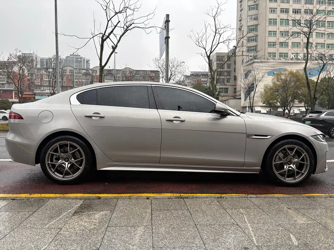 Jaguar XEL 2024 Model 2.0T 250PS R-DYNAMIC S Progressive Sport Edition фото 13