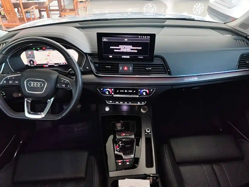 Фото 10 - Audi Q5L