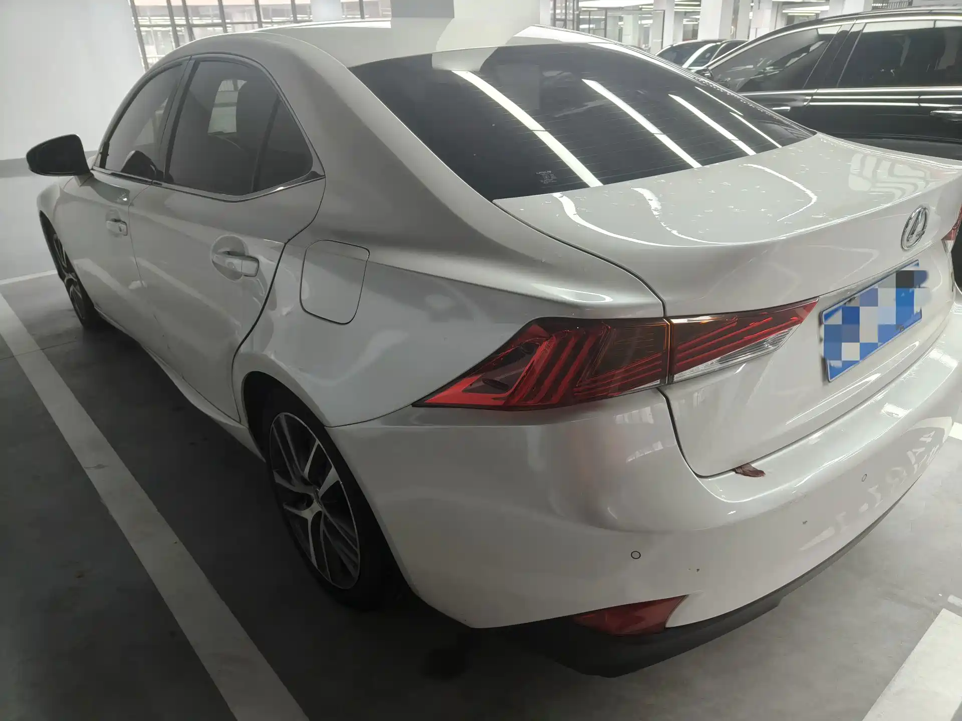 صورة 11 - Lexus IS