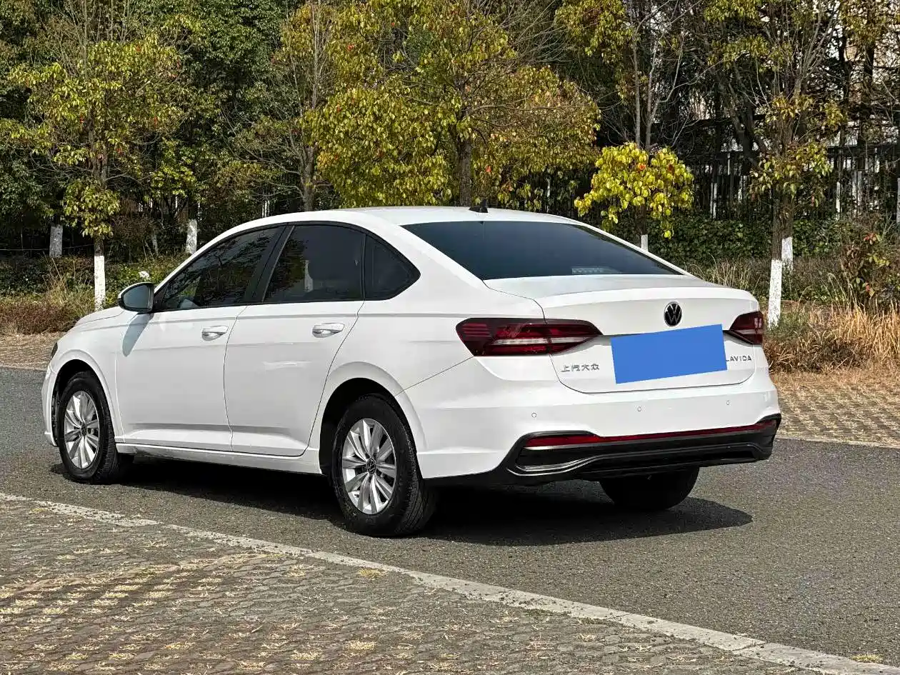 Volkswagen Lavida 2023 1.5L Auto Delight Edition фото 4