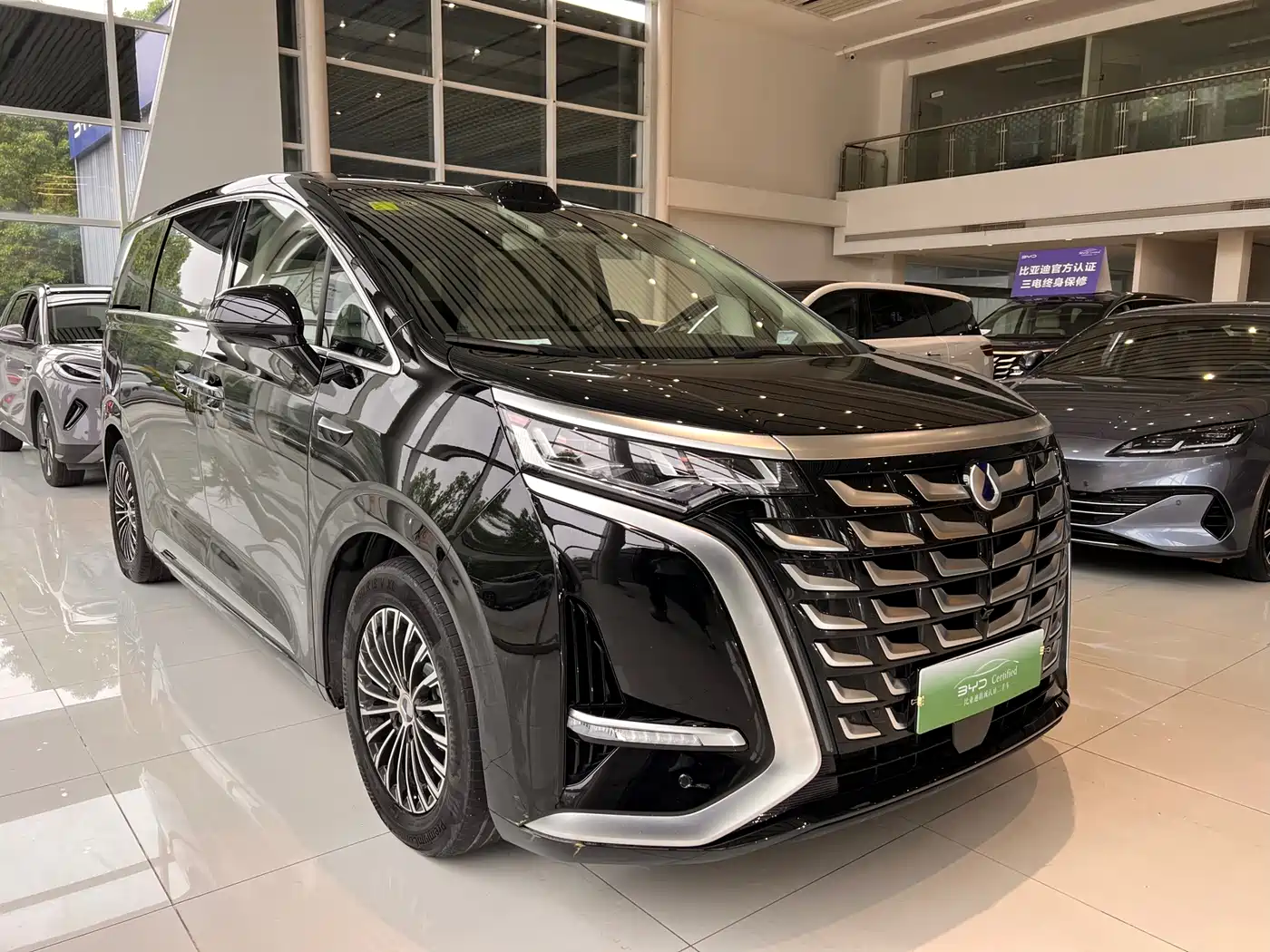 Denza D9 2025 DM-i Smart Drive Edition 1020 AWD Prestige фото 3