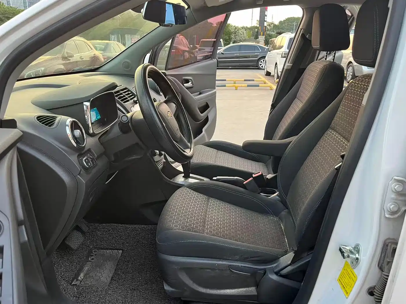 Chevrolet Trax 2016 1.4T Automatic 2WD Comfort Sunroof Edition фото 4