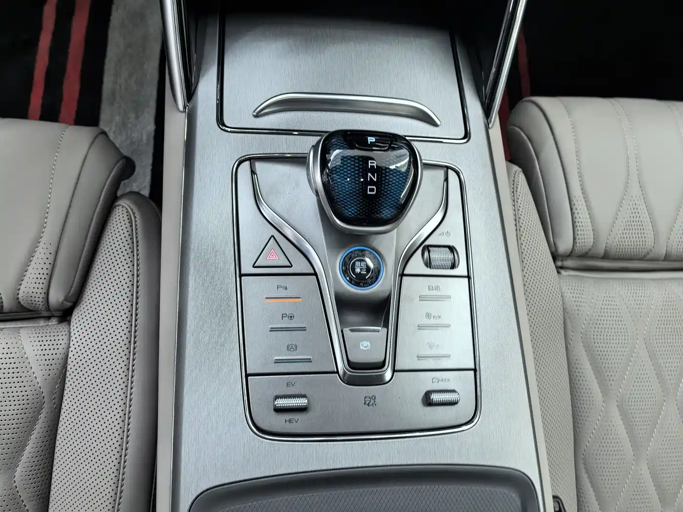 BYD Tang New Energy 2025 DM-i 115KM Flagship фото 15