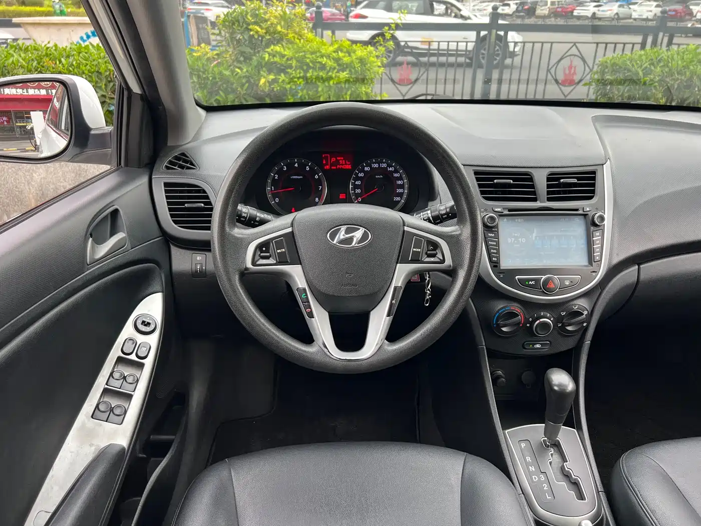 Hyundai Reina 2014 Model 1.4L Automatic GLX фото 10