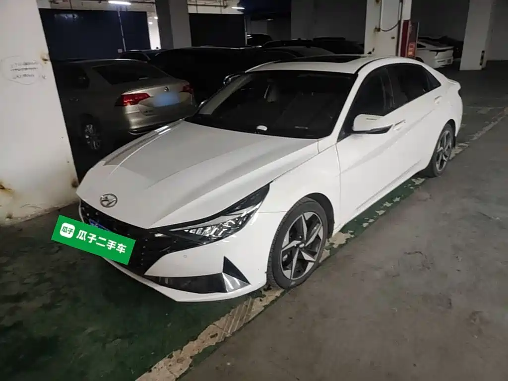 Hyundai Elantra 2021 1.5L CVT LUX Premium Edition