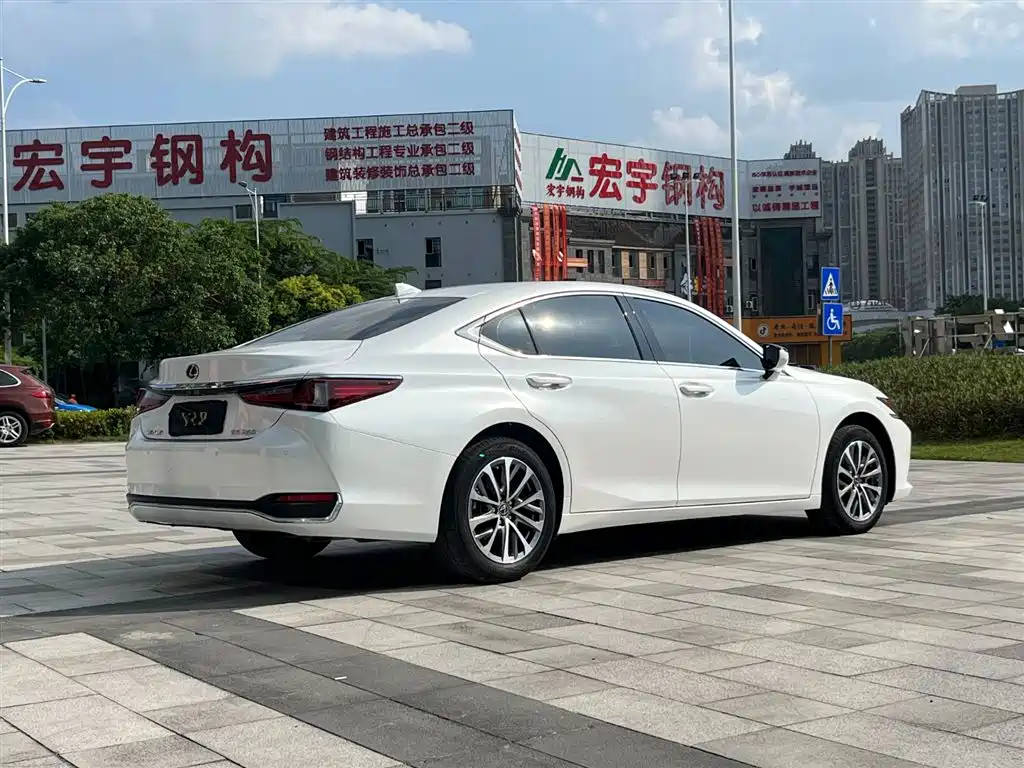 Lexus ES 2022 200 Excellence Edition фото 4