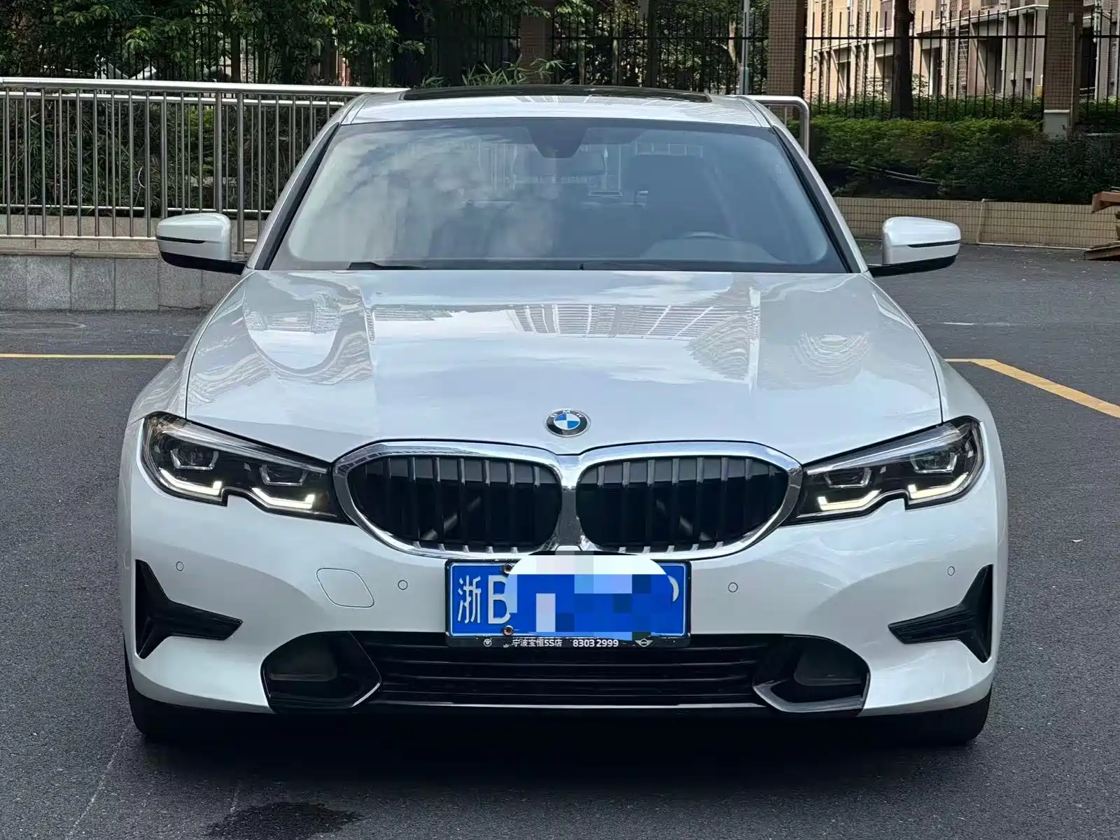 Photo 2 - BMW 3 Series