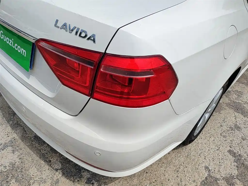 Volkswagen Lavida 2013 Facelift Classic 1.6L Automatic Trend фото 8