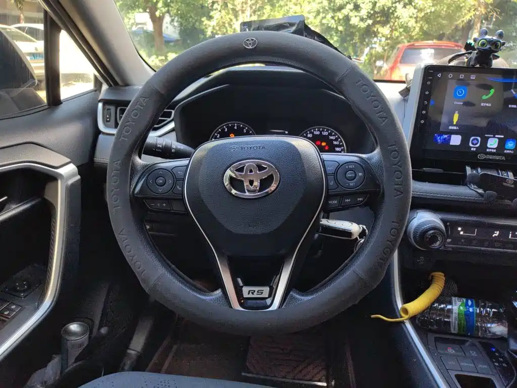 Фото 3 - Toyota RAV4