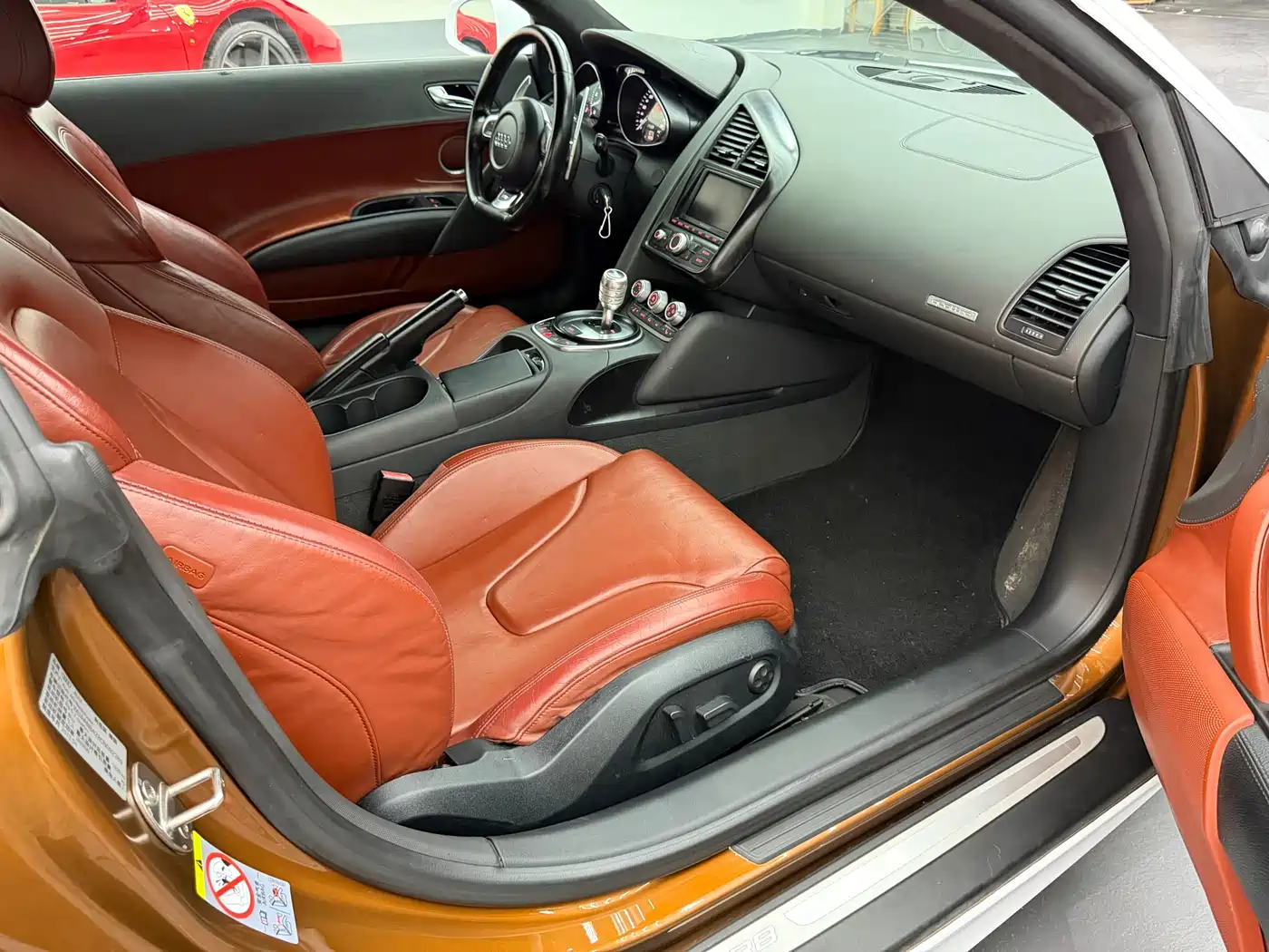 Audi R8 2010 5.2 FSI quattro фото 10