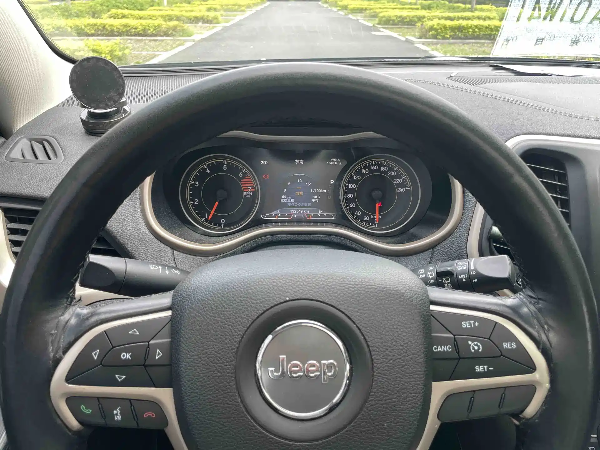 Photo 13 - Jeep Cherokee