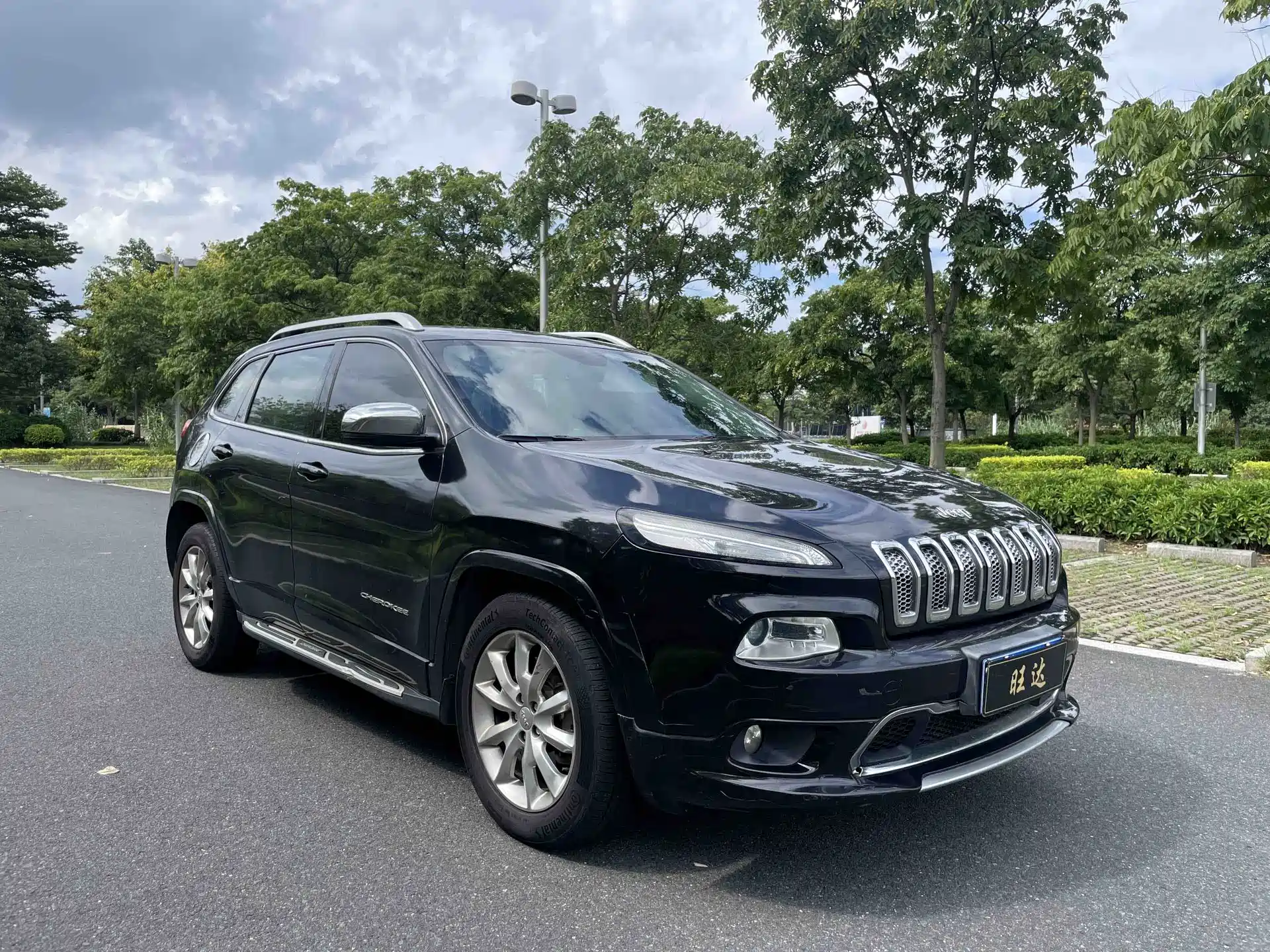 Photo 3 - Jeep Cherokee